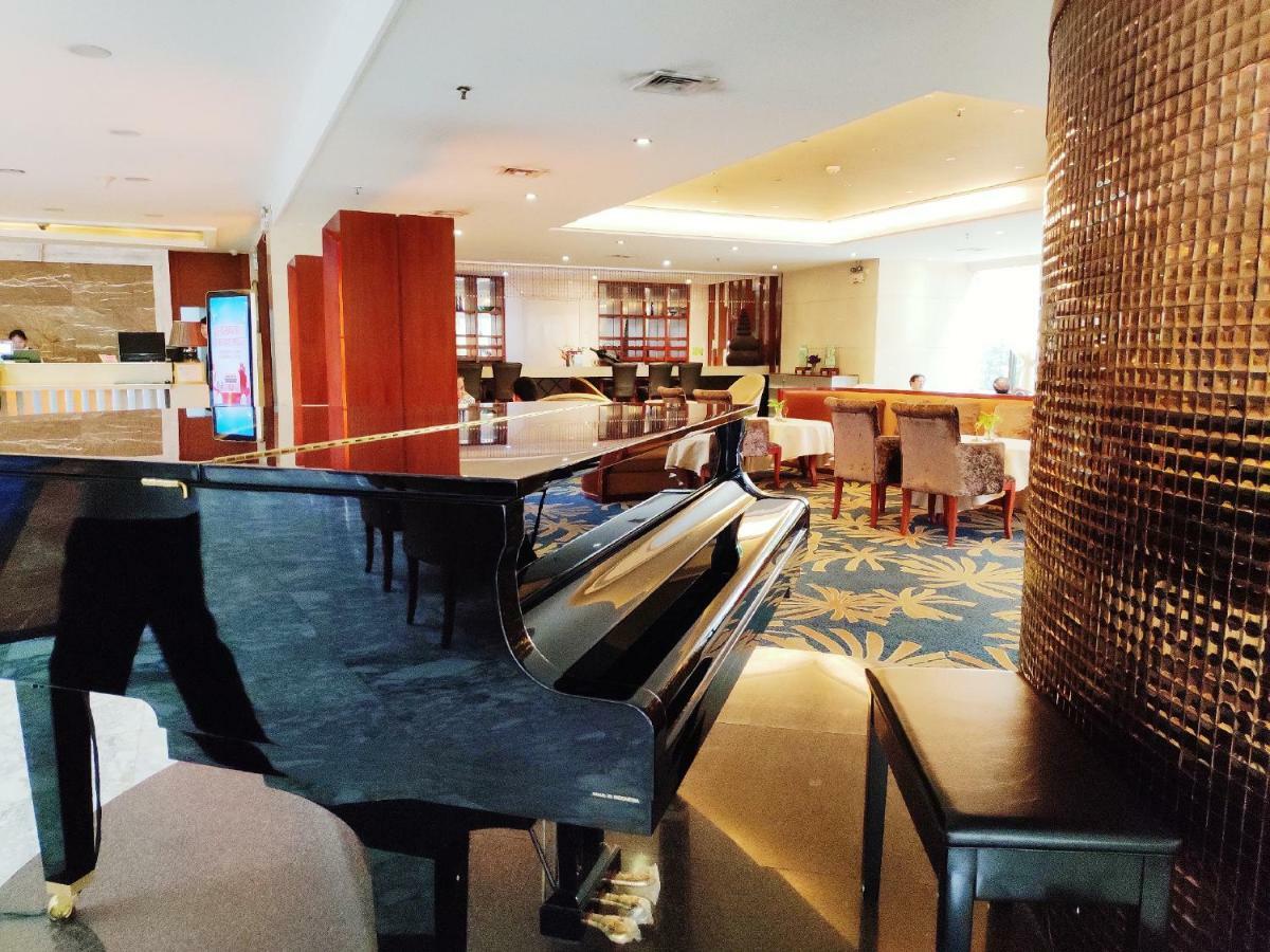 Guilin Ronghu Hotel Exterior photo